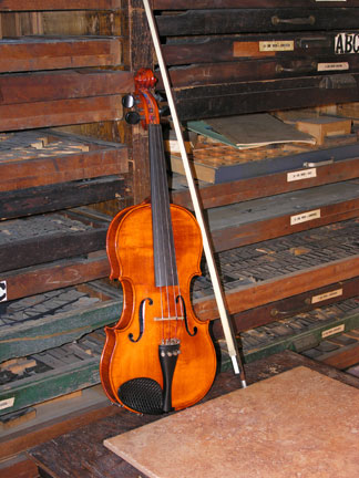 Front view of hand made fiddle